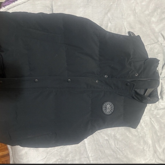 Canada goose vest worn once. Comes withh receipt - Picture 1 of 2